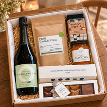 Alcohol-Free Gift Box with Bubbles & Delicacies