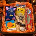 Græskarguld - Halloween Gavekurv med Chips & Søde Sager
