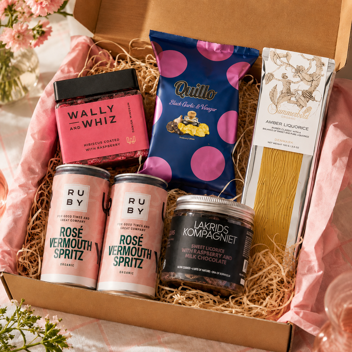 Gavekurv med Rosé Vermouth Spritz & Søde Fristelser