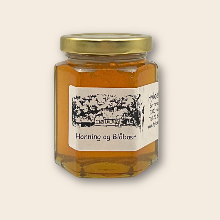 Gavekurv med Søde Sager og Håndlavede Krus